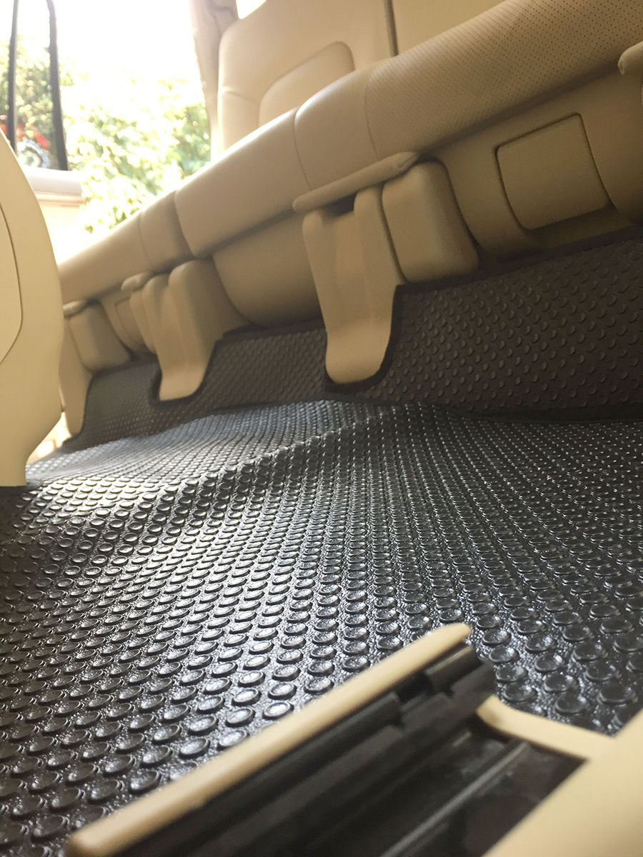 tham-lot-san-o-to-Toyota Land Cruiser